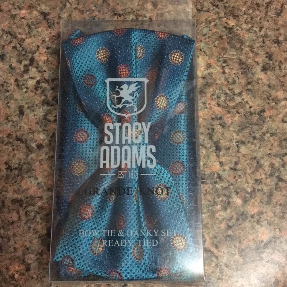 Stacy Adams Bow tie & Hanky Set
